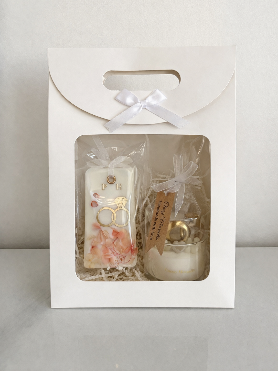 Two Hearts
Gift Box